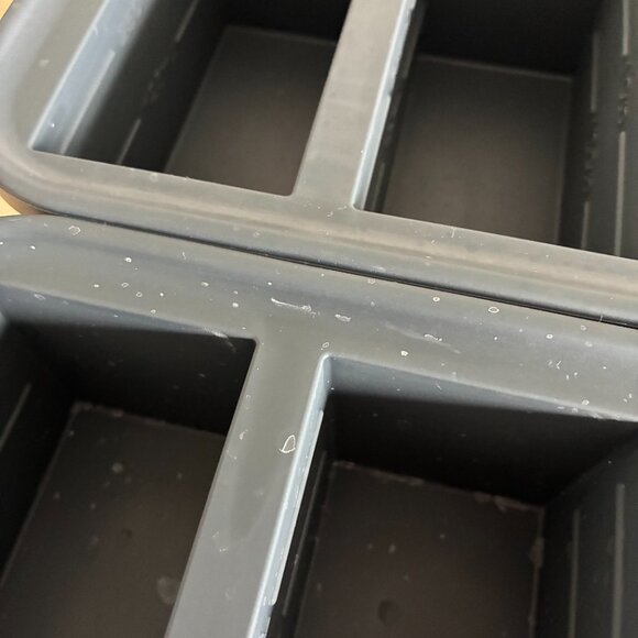 4 Souper Cubes | 1 red 2-cup | 1 red 1-cup | 2 black/gray 1-cup - Picture 7 of 7